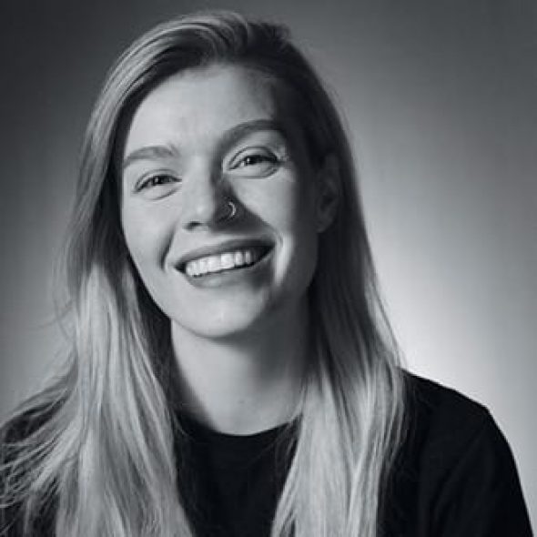 6-Ovaryacting portrett