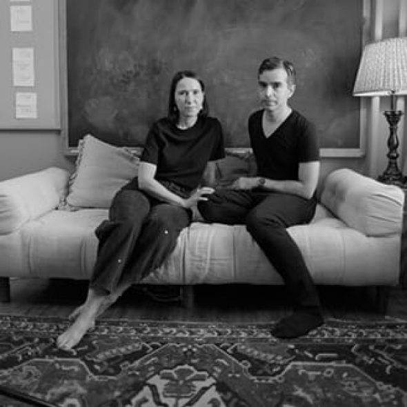 6. TWO PEOPLE EXCHANGING SALIVA portrett